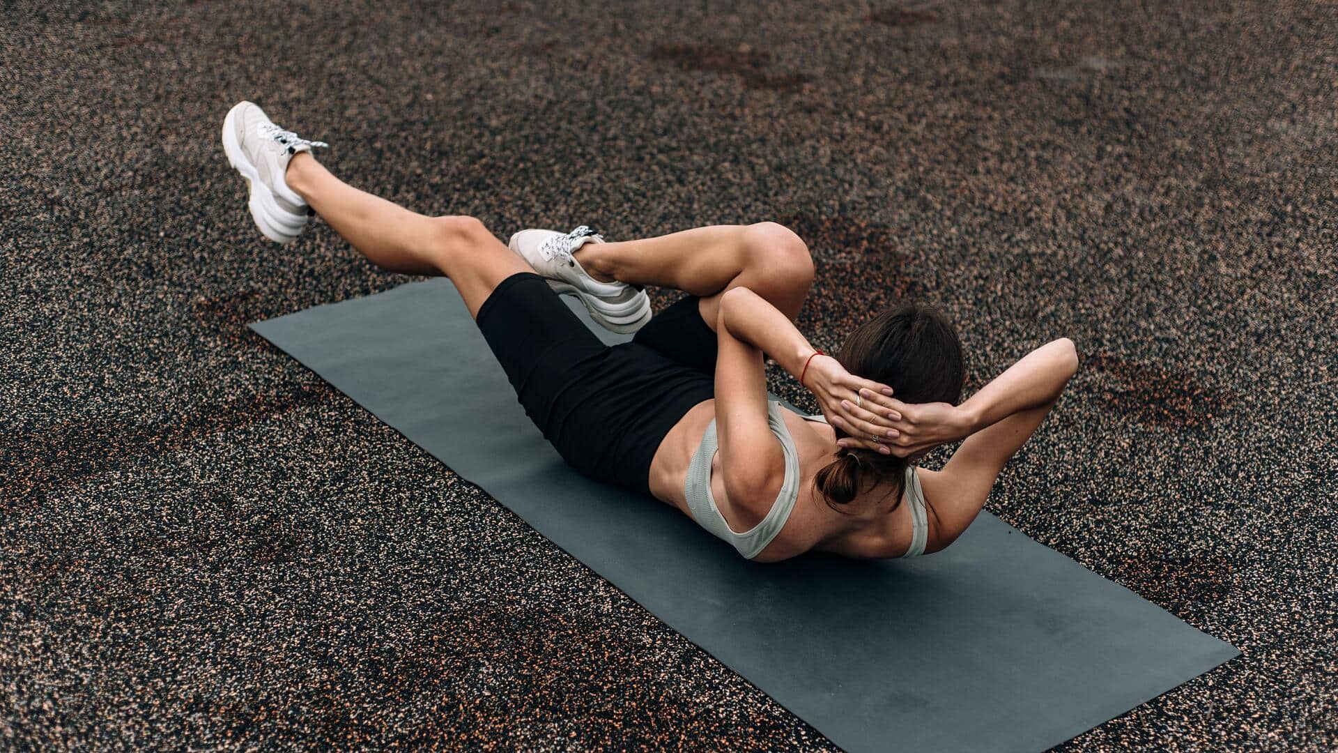 Master the bicycle crunch with these simple tips