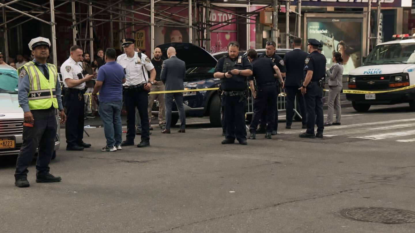 Video: 17-year-old boy opens fire in crowded Times Square