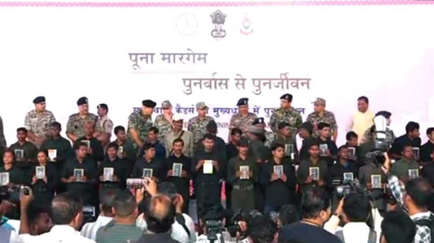 208 Naxalites surrender in Chhattisgarh with 153 weapons 208 Naxalites surrender in Chhattisgarh with 153 weapons