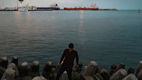 10 India-bound ships carrying crude, LPG stranded in Persian Gulf 