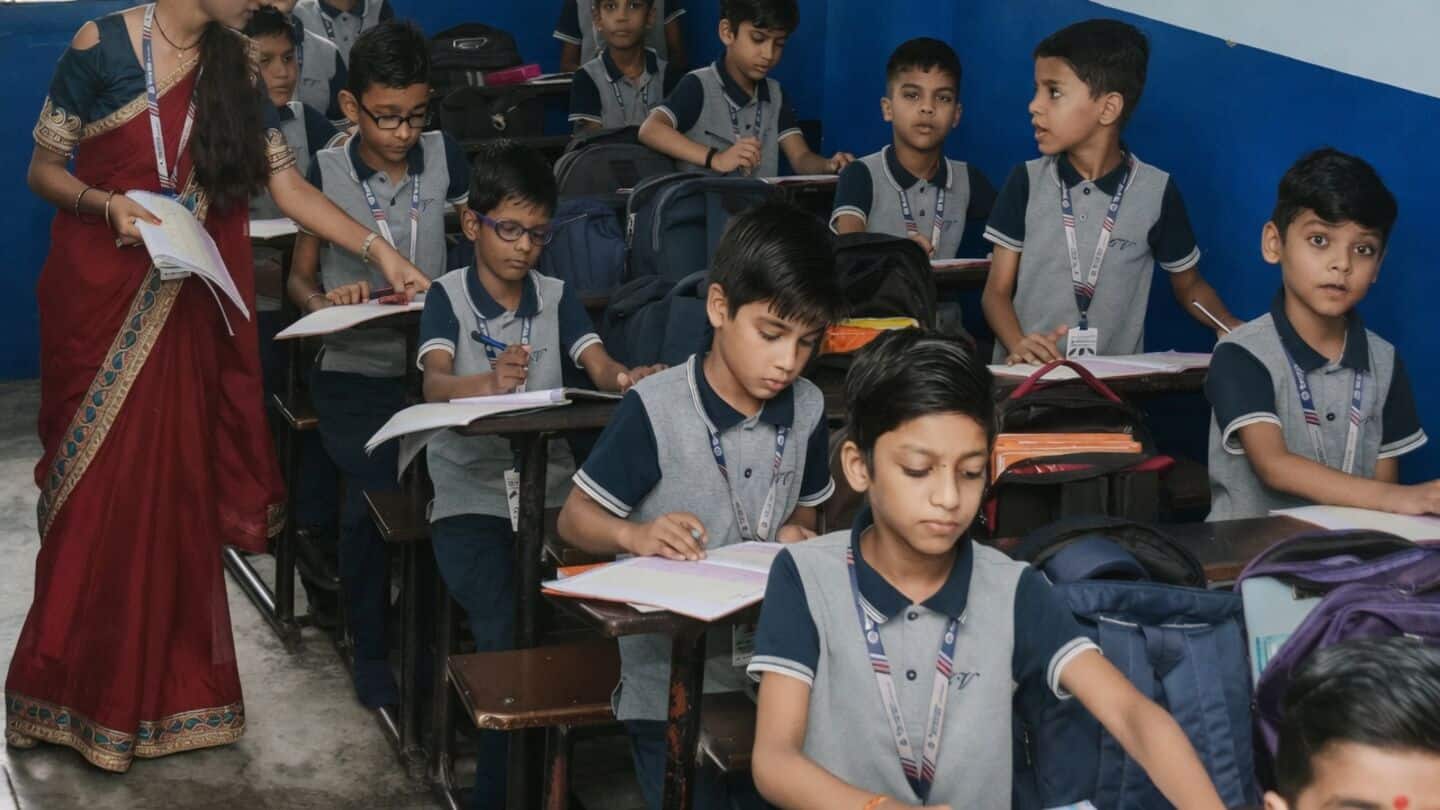 Maharashtra makes Marathi compulsory in all schools 