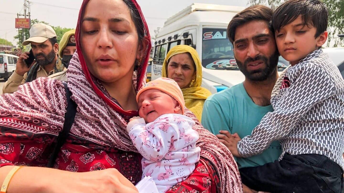 Pakistan refuses to accept citizens, leaves them stranded at border Pakistan refuses to accept citizens, leaves them stranded at border