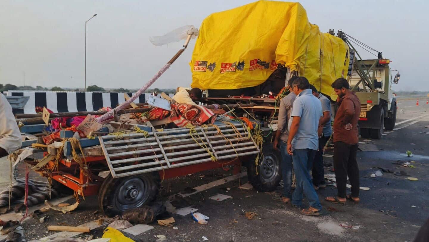 7 killed, 19 injured after truck-tempo collide in Maharashtra's Amravati 