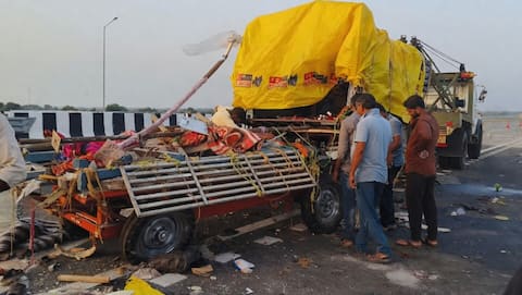 7 killed, 19 injured after truck-tempo collide in Maharashtra's Amravati 
