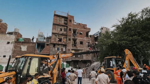 Delhi: 5, including pregnant woman dead after four-story building collapse 