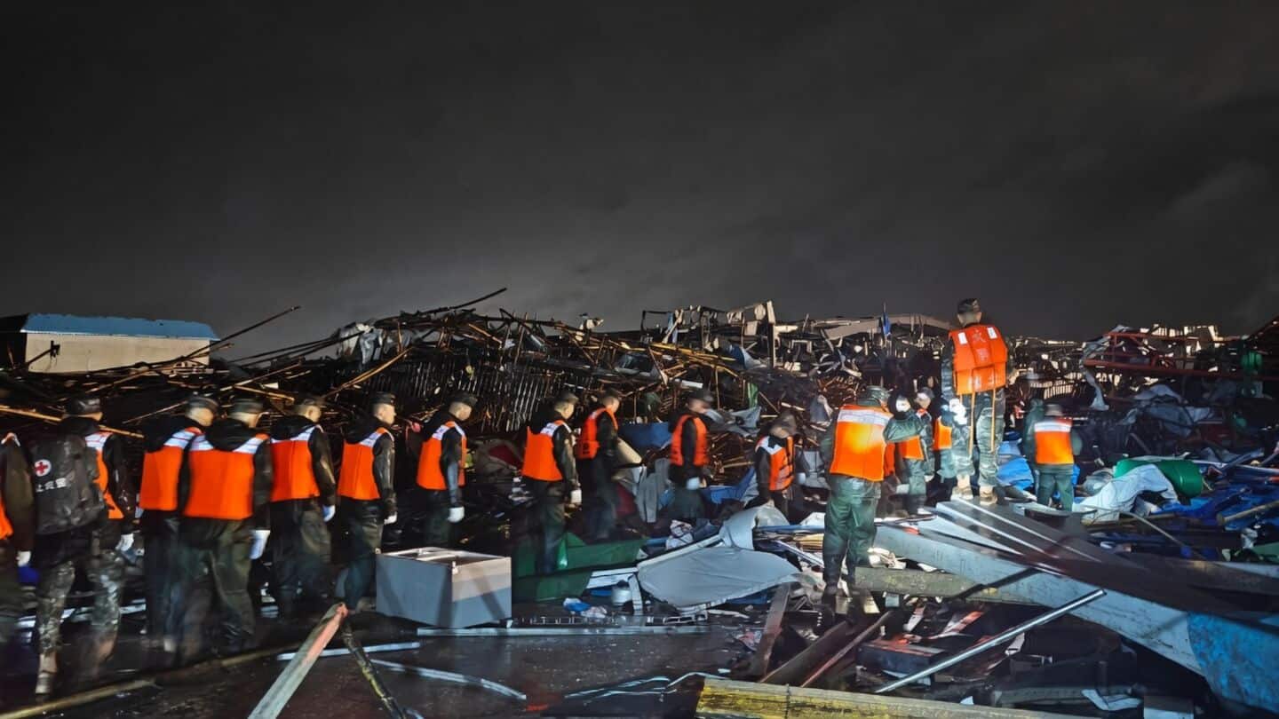 Man sucked out of 12th-floor apartment amid tornado in China 