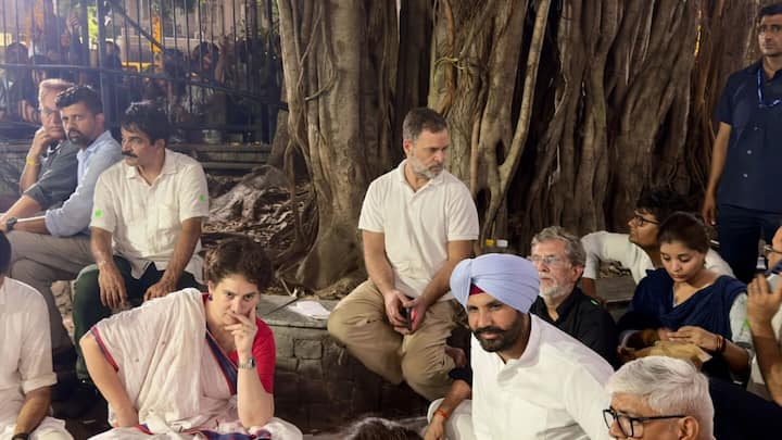 Rahul, Priyanka detained as cops remove MPs from Akashvani Bhawan 
