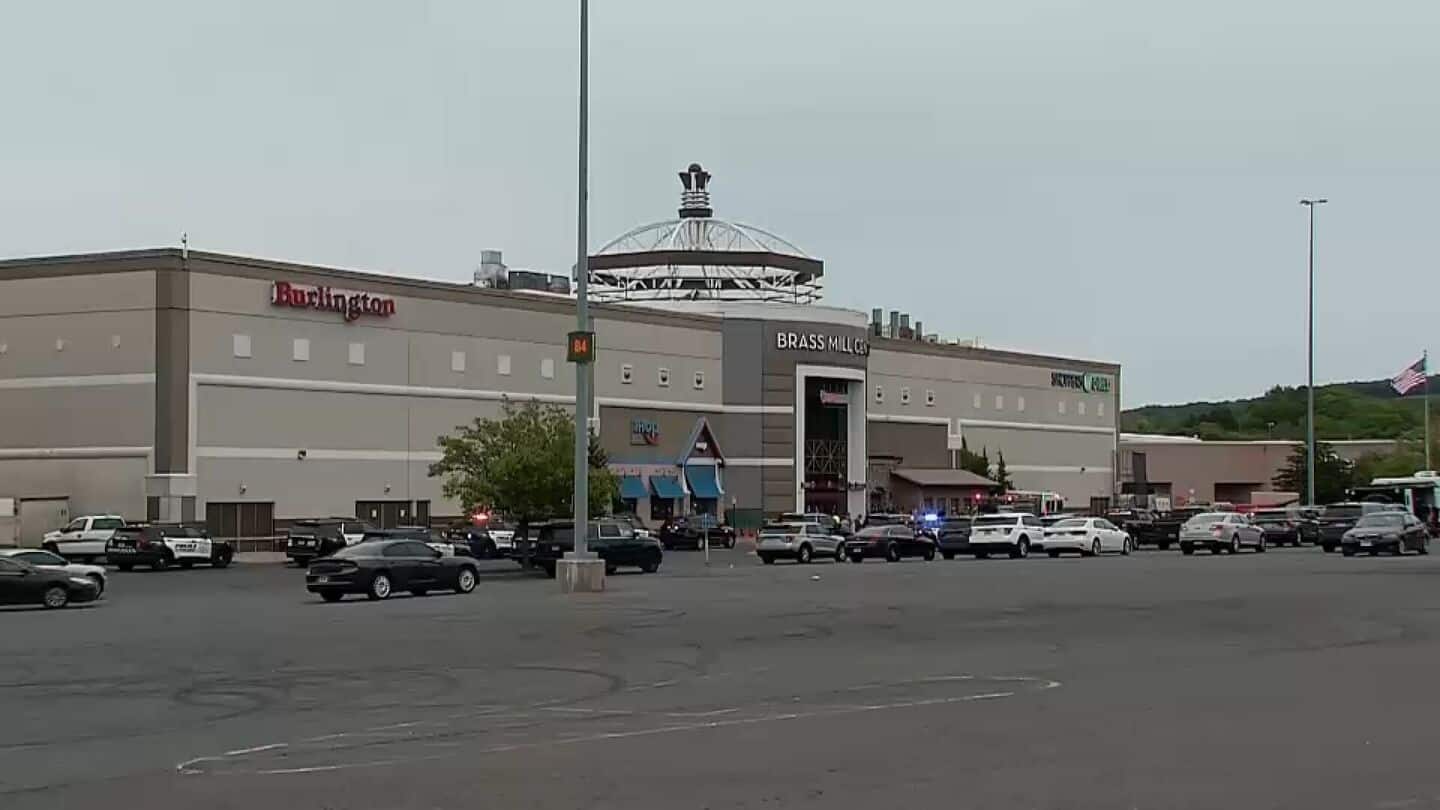 Gunman opens fire at Connecticut mall, injures 5 people Gunman opens fire at Connecticut mall, injures 5 people