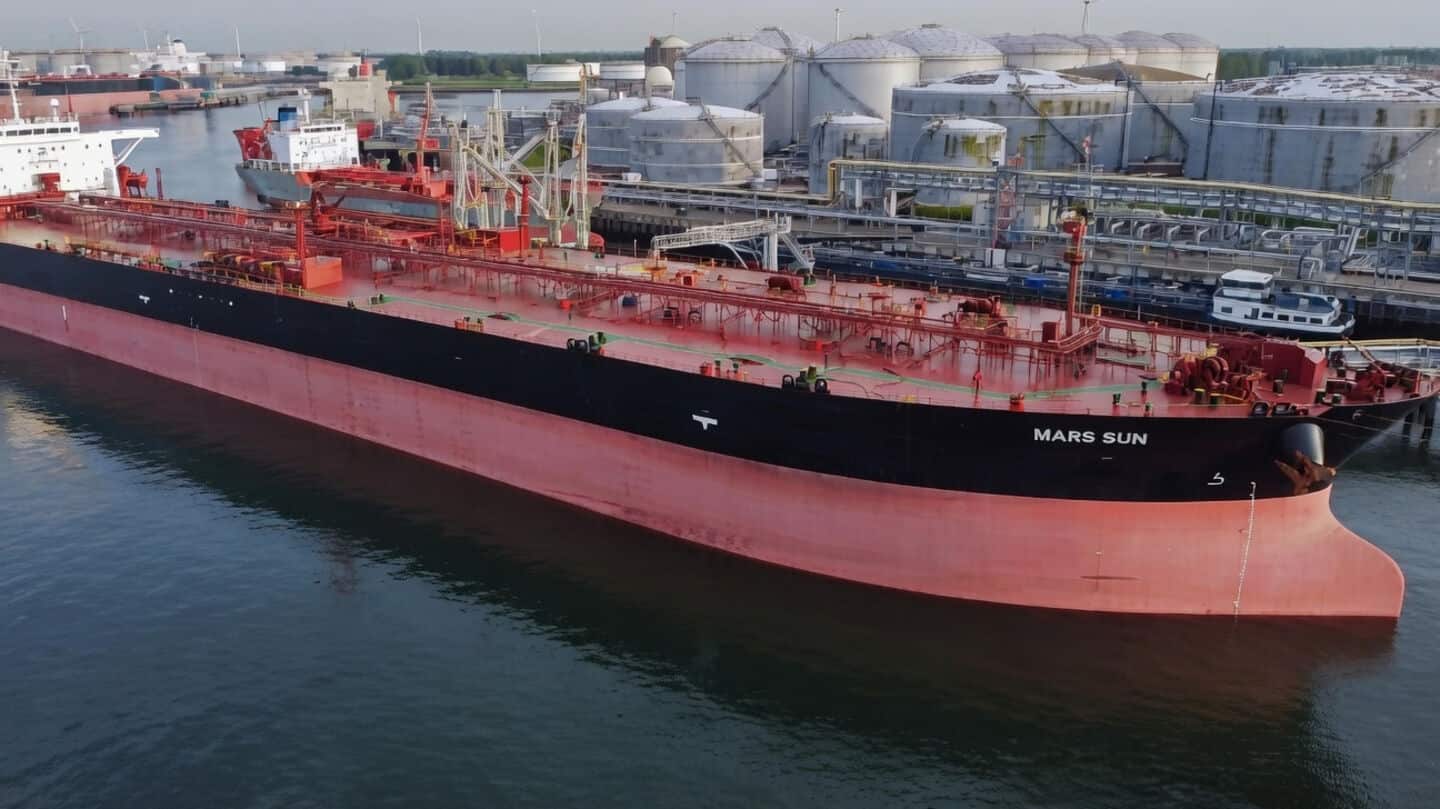 China-bound Russian oil tanker makes U-turn; headed toward India 