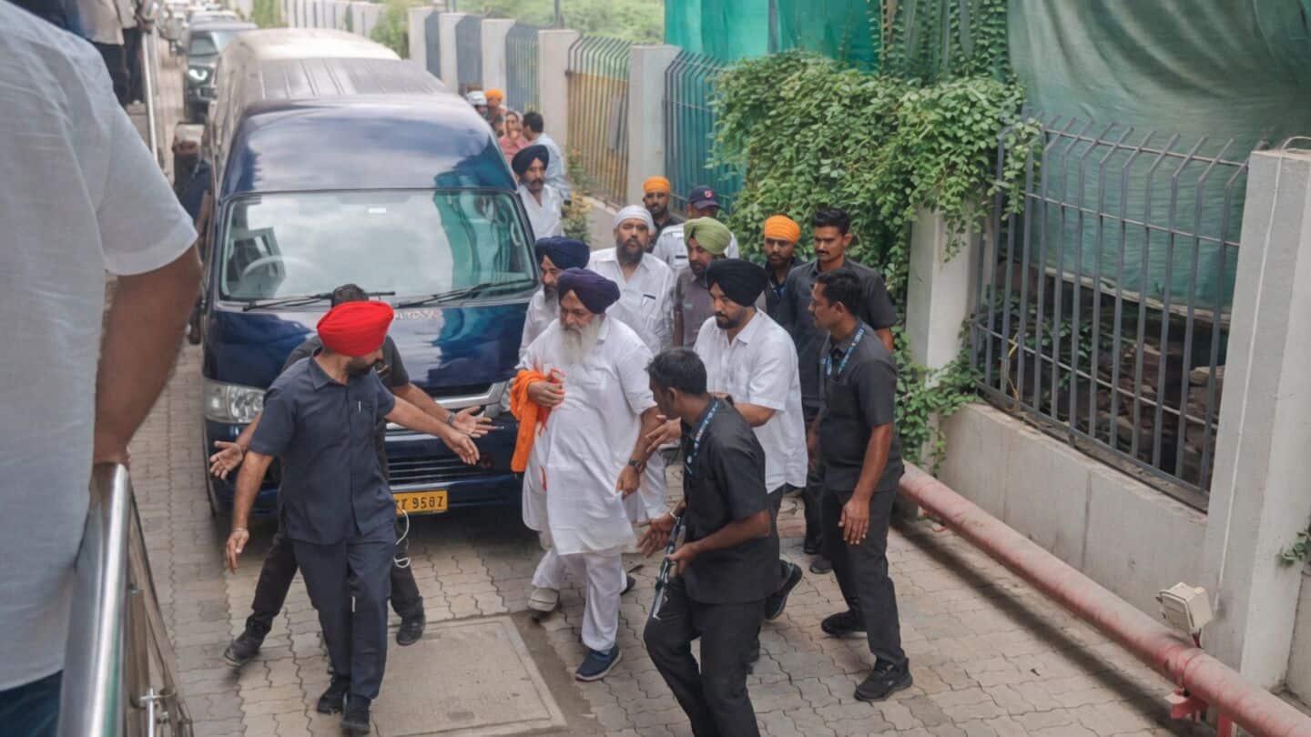 Sukhbir Singh Badal attacked inside Nanded gurdwara; rushed to hospital 