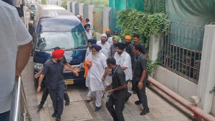 Sukhbir Singh Badal attacked inside Nanded gurdwara; rushed to hospital 