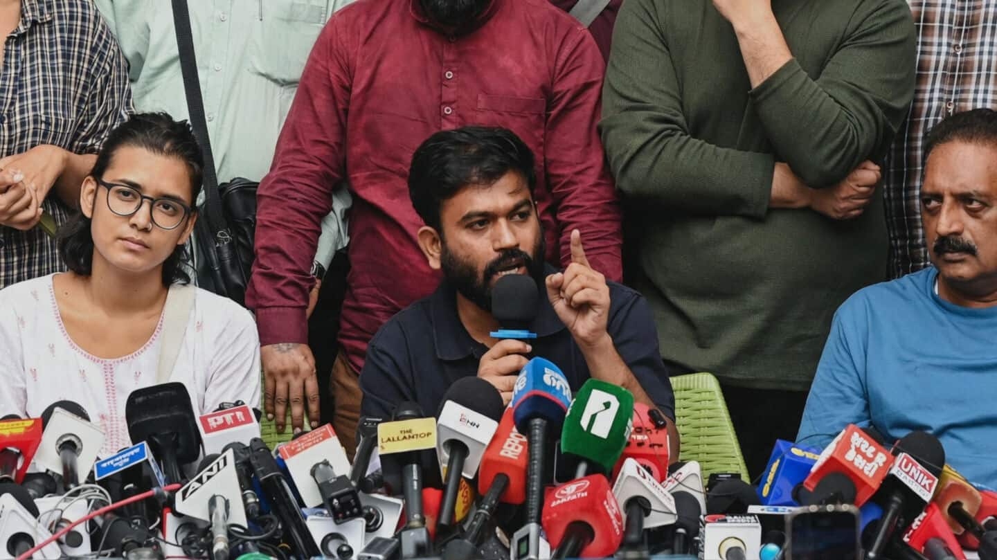Cops at Abhijeet Dipke's residence ahead of CJP's 'Tiranga march' 