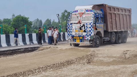 Lucknow-Kanpur Expressway sinks, yet firm got new contracts worth ₹3,483cr 