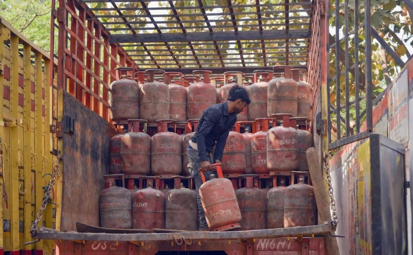 Bengaluru, Chennai, Mumbai hotels face closure threat amid LPG shortage 