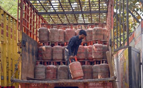 Bengaluru, Chennai, Mumbai hotels face closure threat amid LPG shortage 