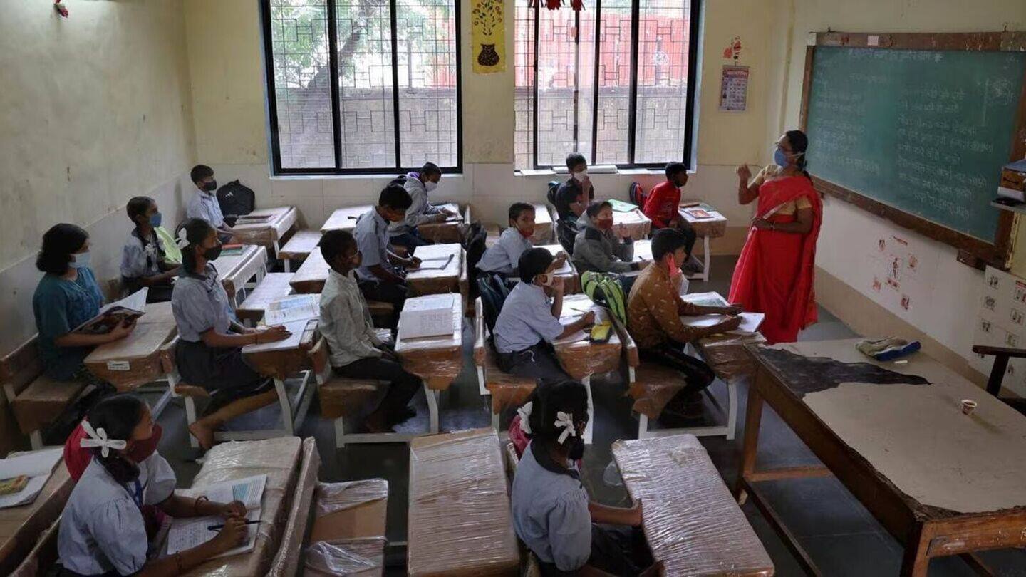 Hindi now optional as third language in Maharashtra schools Hindi now optional as third language in Maharashtra schools