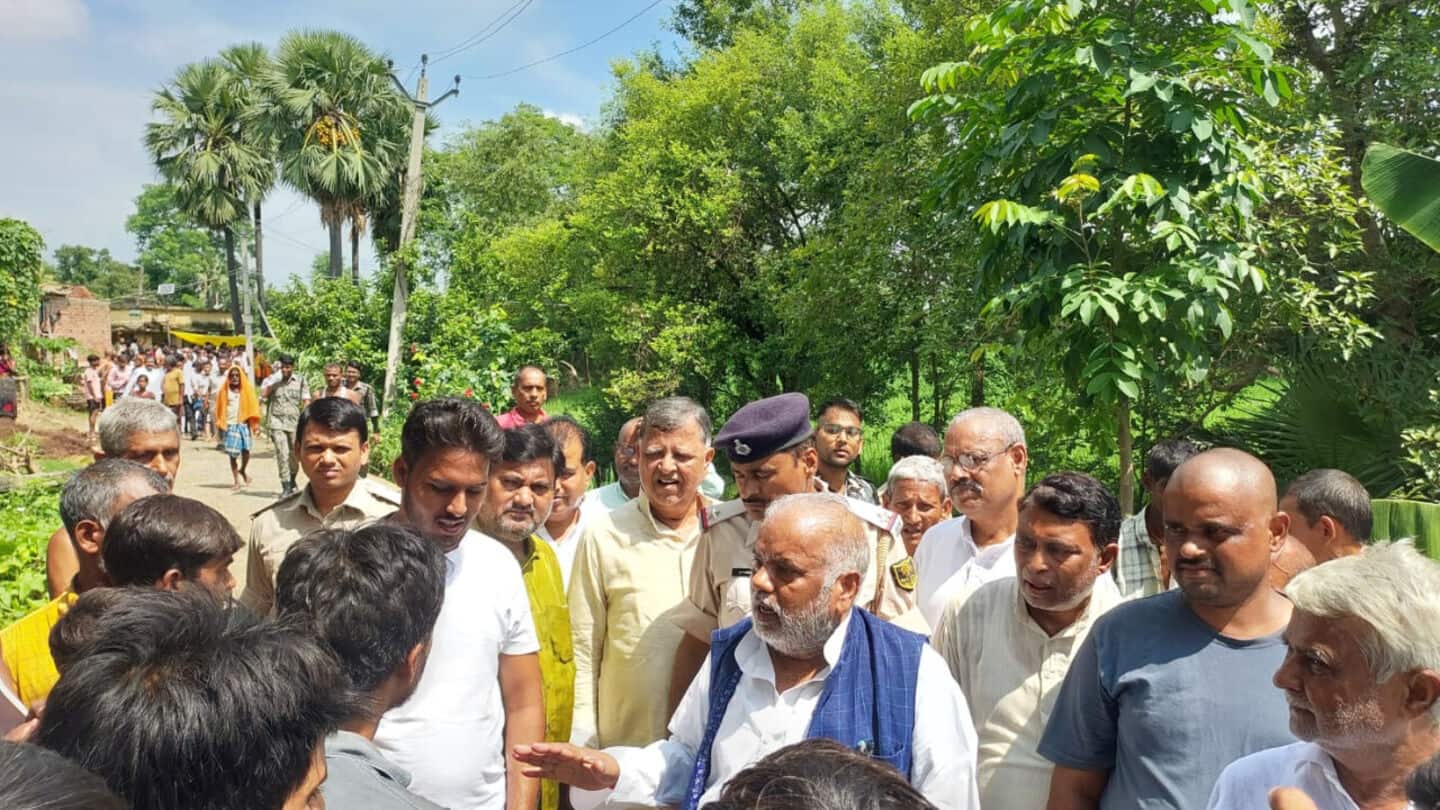 Bihar villagers chase, attack minister, MLA over road accident compensation Bihar villagers chase, attack minister, MLA over road accident compensation