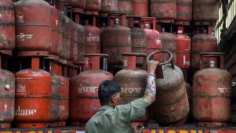 Government lifts all curbs on commercial LPG supply