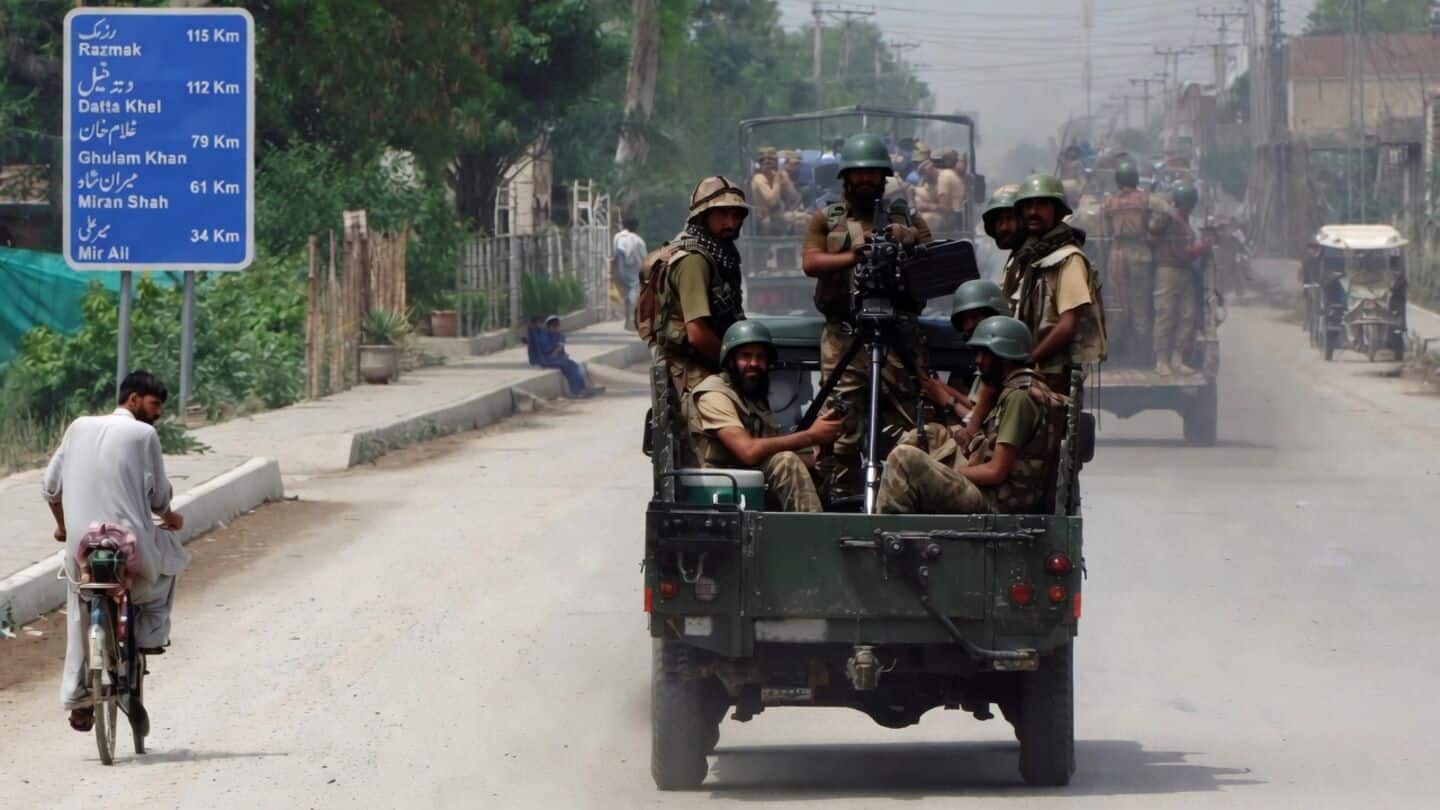 9 Pakistani policemen killed in attack by Pakistani Taliban