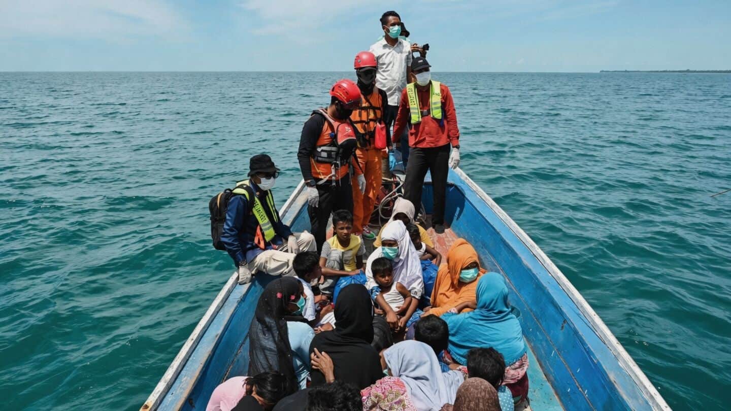 500 feared dead as boats with Myanmar's Rohingya refugees capsize 