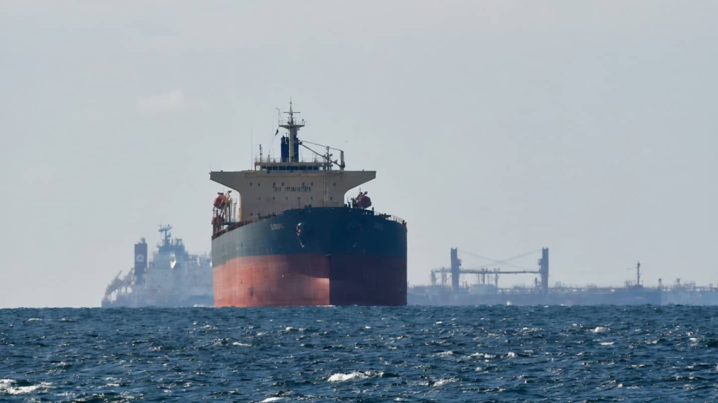 US-blacklisted tanker crossed Hormuz with tracker on, Iran claims 