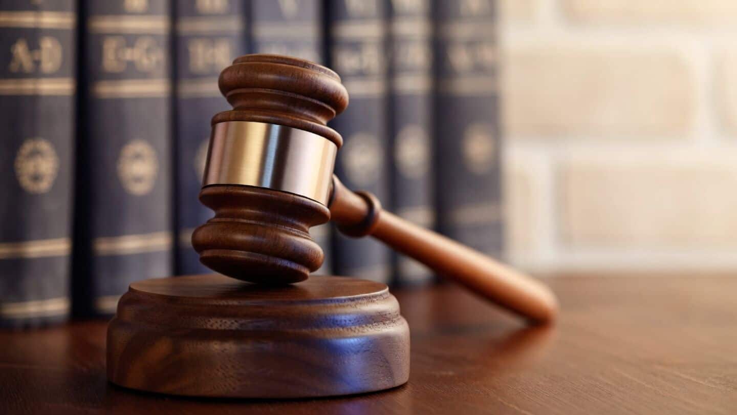 5.64 crore cases pending in Indian courts; SC has 10,000  