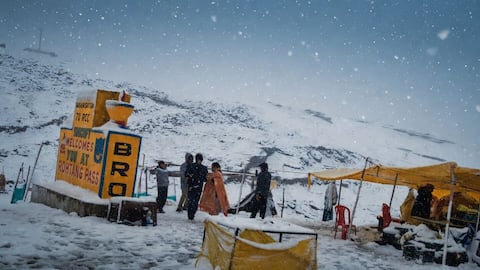 Unseasonal snowfall in J&K, Himachal as monsoon starts withdrawal 
