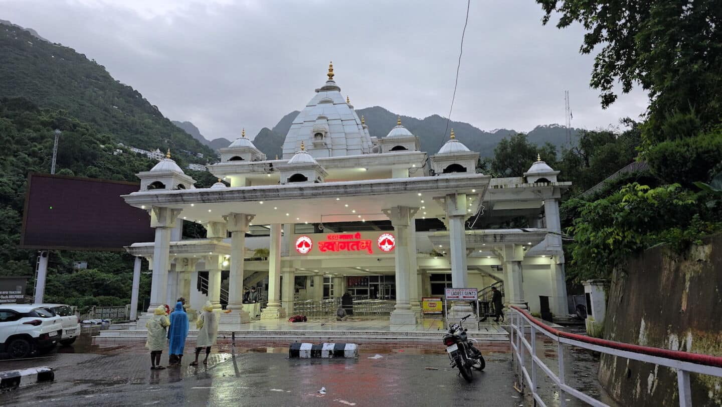 Vaishno Devi yatra suspended for 7th day after deadly landslide Vaishno Devi yatra suspended for 7th day after deadly landslide
