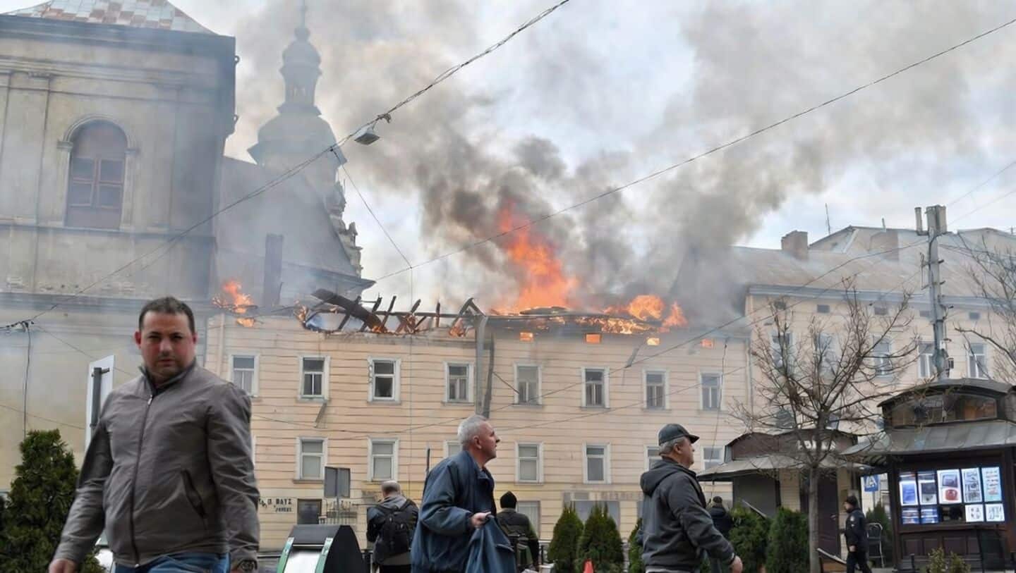 Russia fires nearly 1,000 drones at Ukraine in single day