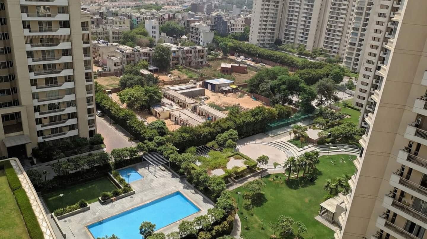 Holding 2-year-old daughter, Gurugram man jumps from 23rd floor 