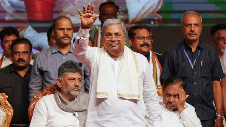 Karnataka CM Siddaramaiah submits resignation