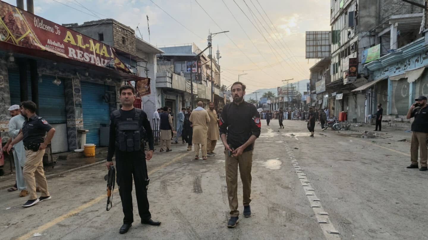 Suicide bomber kills 14 at Pakistan rally against militant violence 