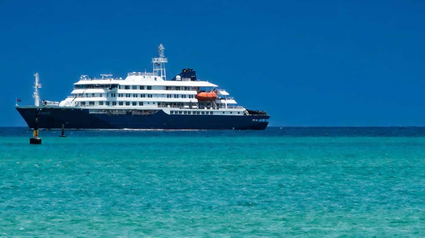 40 passengers left hantavirus-stricken cruise ship without contact tracing 