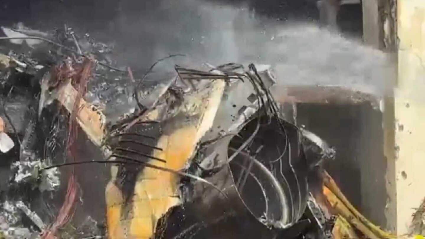 Bangladesh Air Force jet crashes into Dhaka school; 19 killed Bangladesh Air Force jet crashes into Dhaka school; 19 killed