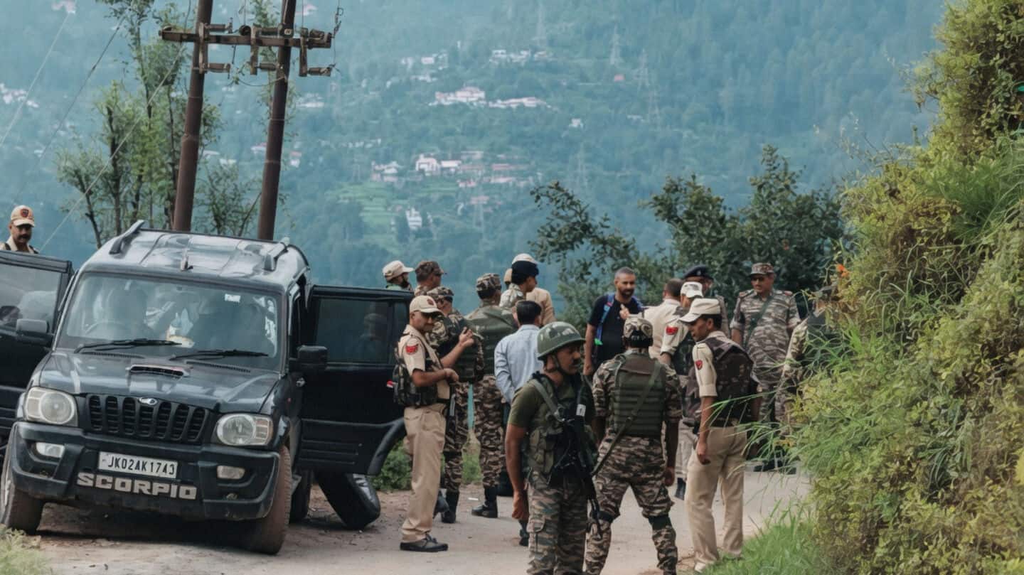 J&K: Suspicious SUV evades checkpoint; dung found inside on inspection 