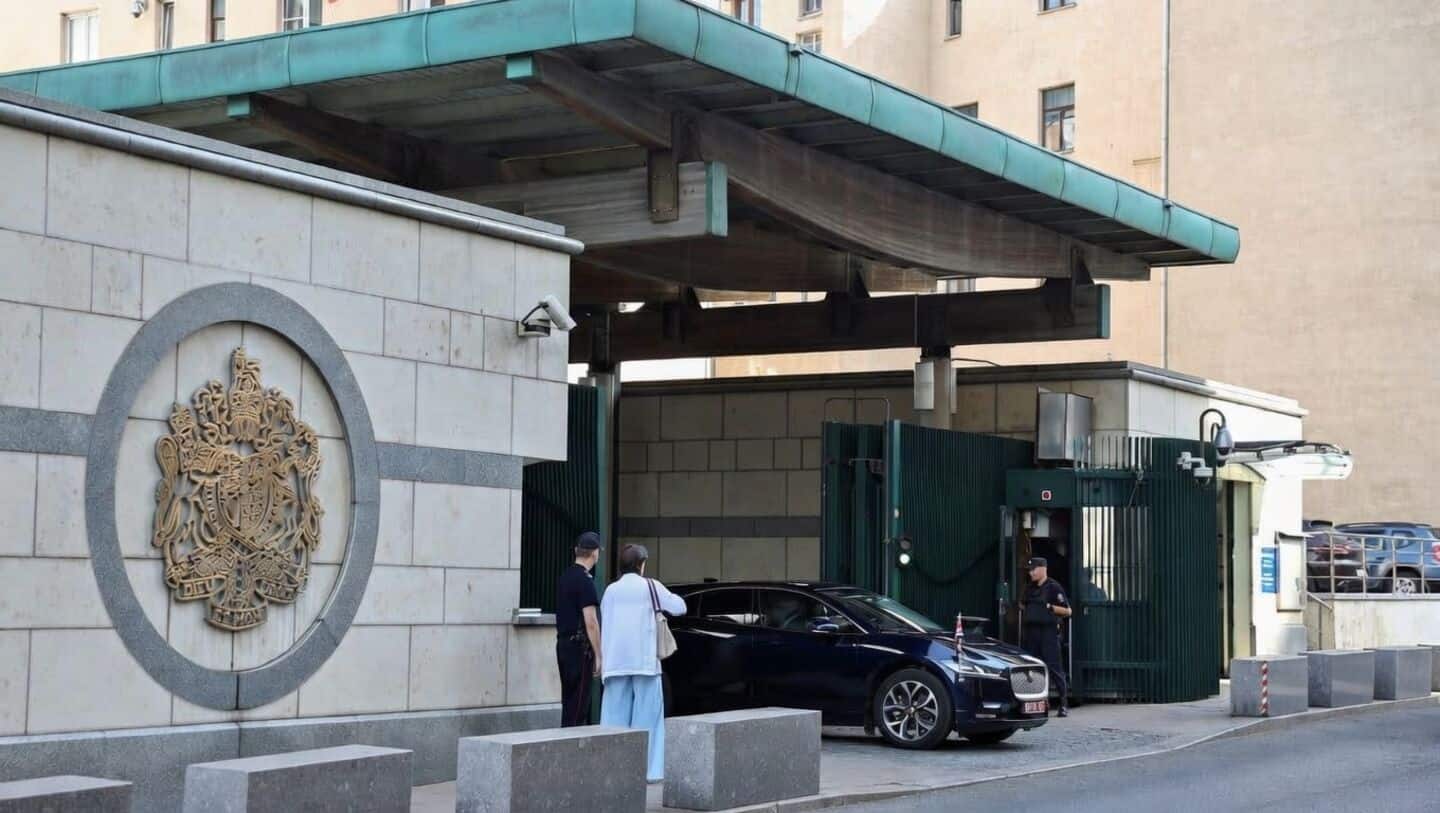 Russia expels British diplomat over spying charges 