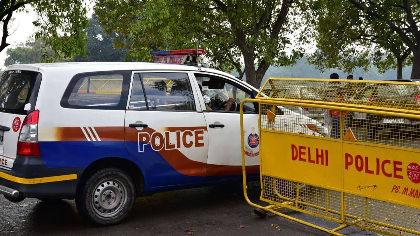 Delhi Police busts ISI sleeper cell, arrests 2 agents Delhi Police busts ISI sleeper cell, arrests 2 agents