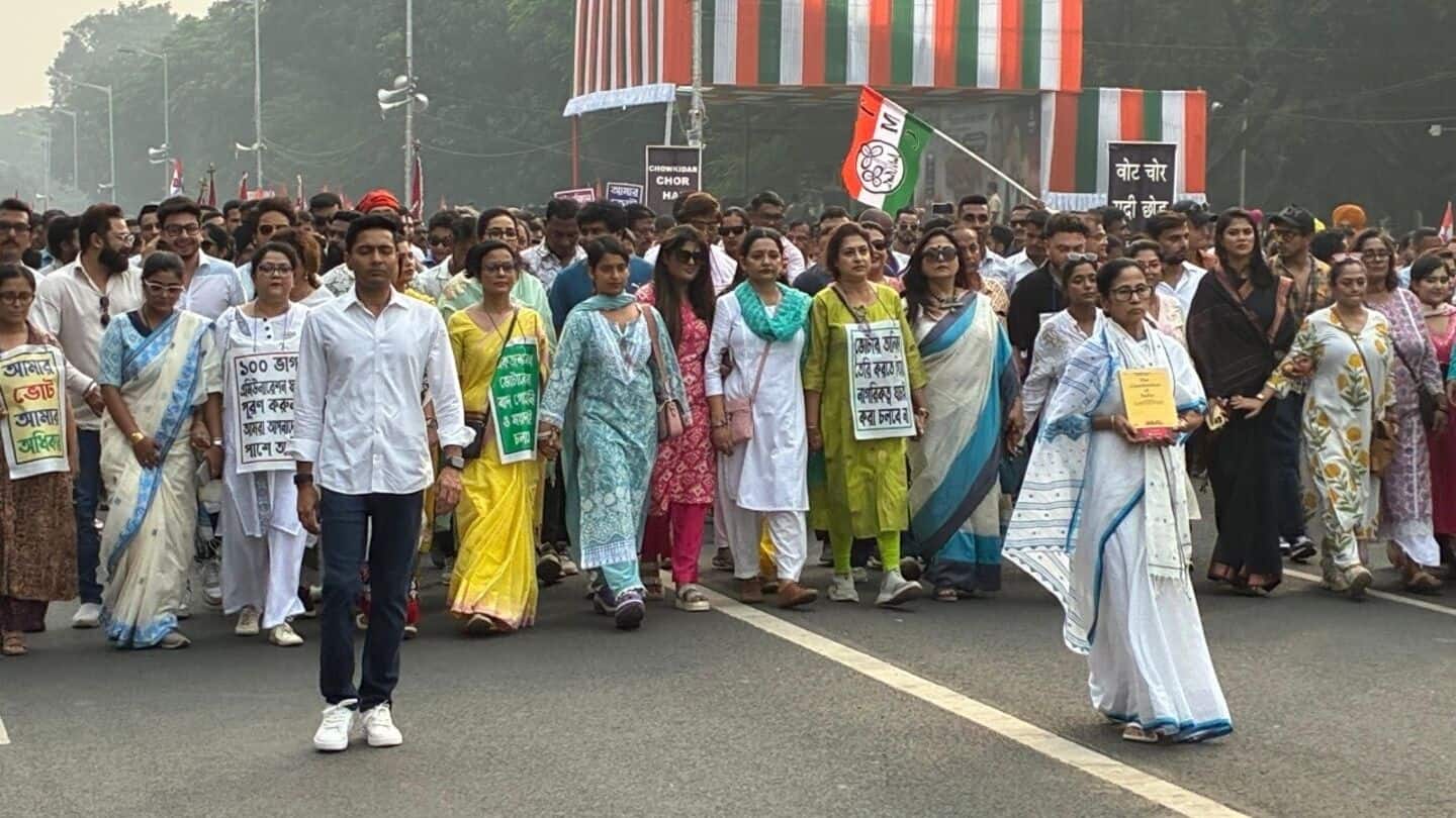 Mamata Banerjee leads protest march against electoral rolls revision