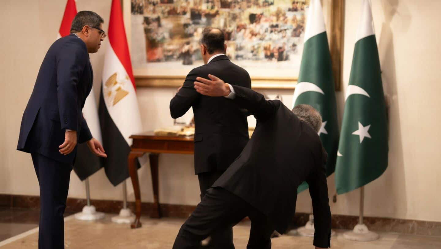 Pakistan minister falls while welcoming Egypt FM; video goes viral 