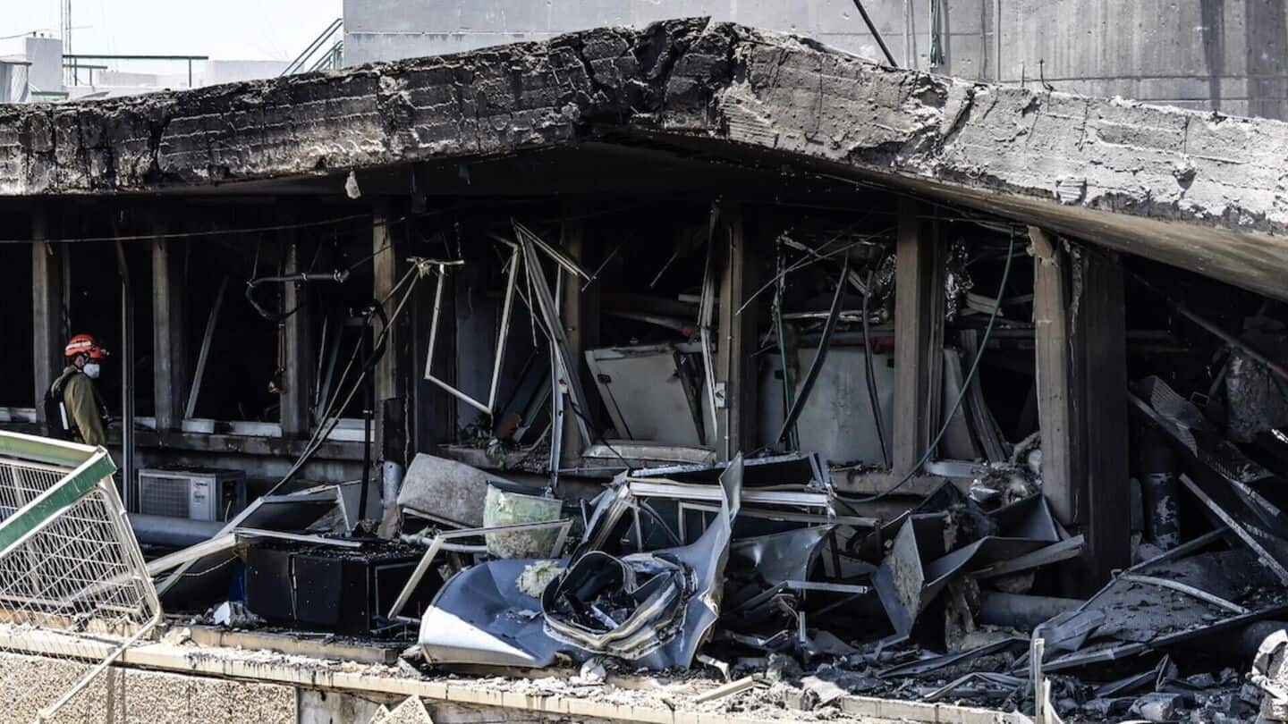 Iran strikes Israel with missile armed with cluster bombs Iran strikes Israel with missile armed with cluster bombs