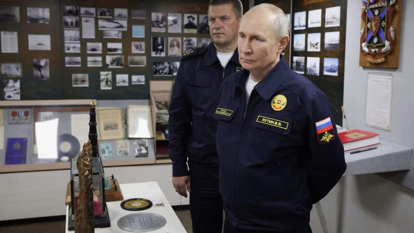Russian officials fear Putin may use nuclear weapons in Ukraine