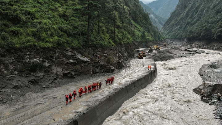 Barrier lake risk 'manageable': China, Nepal resume rescue operations 