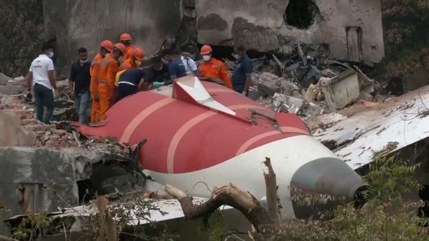 Air India crash probe shifts focus to senior pilot Air India crash probe shifts focus to senior pilot