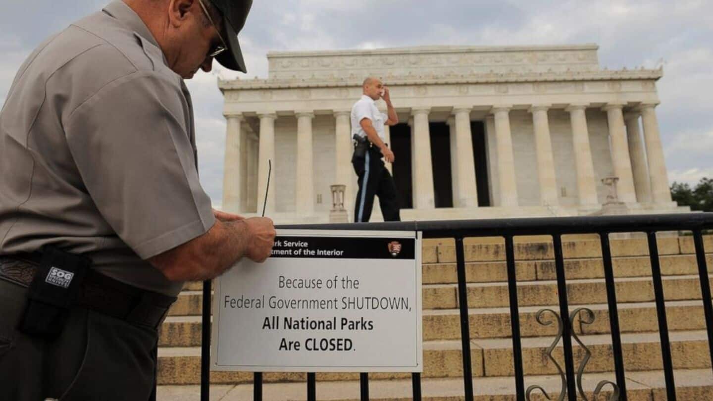 US government shuts down after last-ditch vote fails 