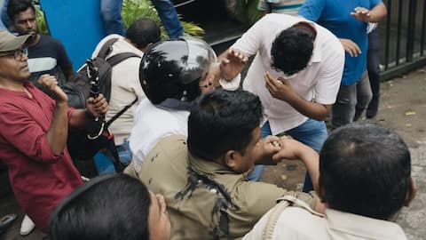 Mob attacks ex-TMC MLA who hurriedly buried RG Kar victim 