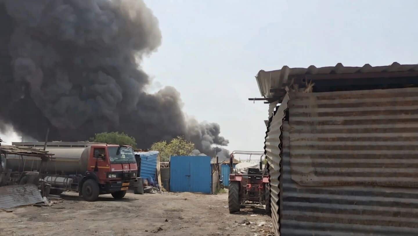 Massive fire breaks out in UP's slum area of Indirapuram 