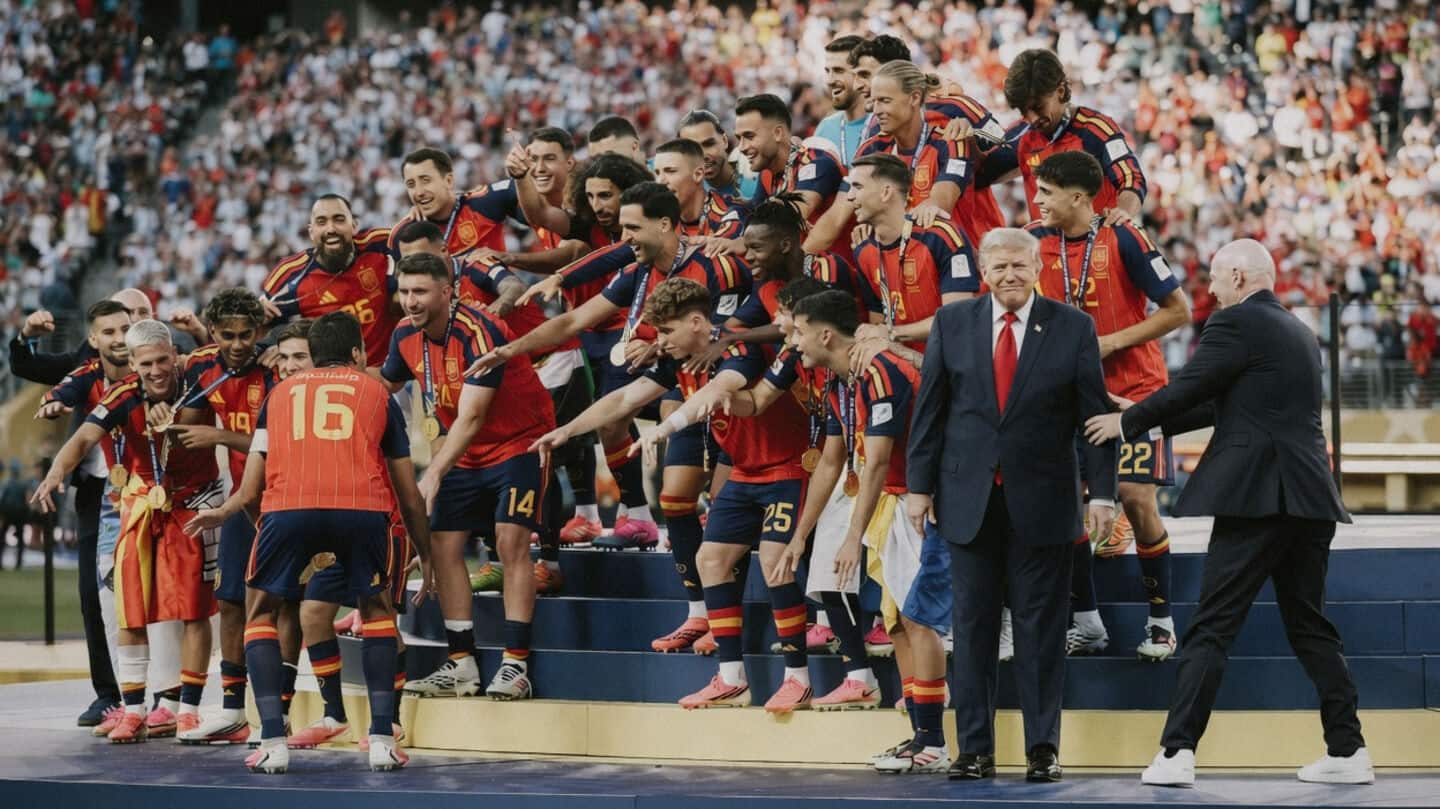 Trump refuses to leave stage during World Cup trophy lift