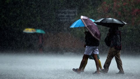 Heavy rain lashes Delhi-NCR as monsoon arrives 