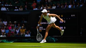 2022 Wimbledon: Iga Swiatek progresses after 37th straight win