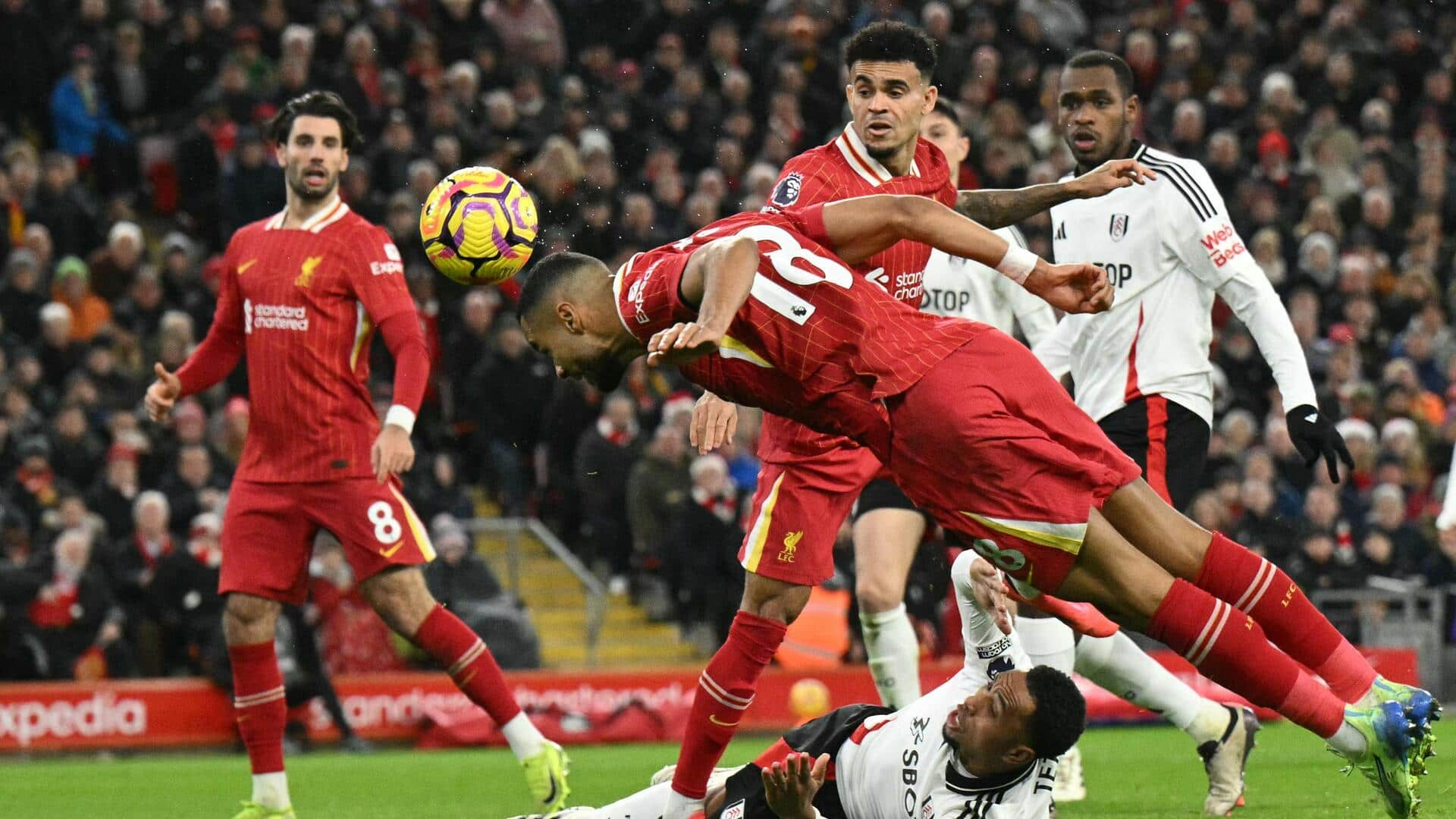 Premier League, Fulham hold 10-man Liverpool 2-2 at Anfield: Stats